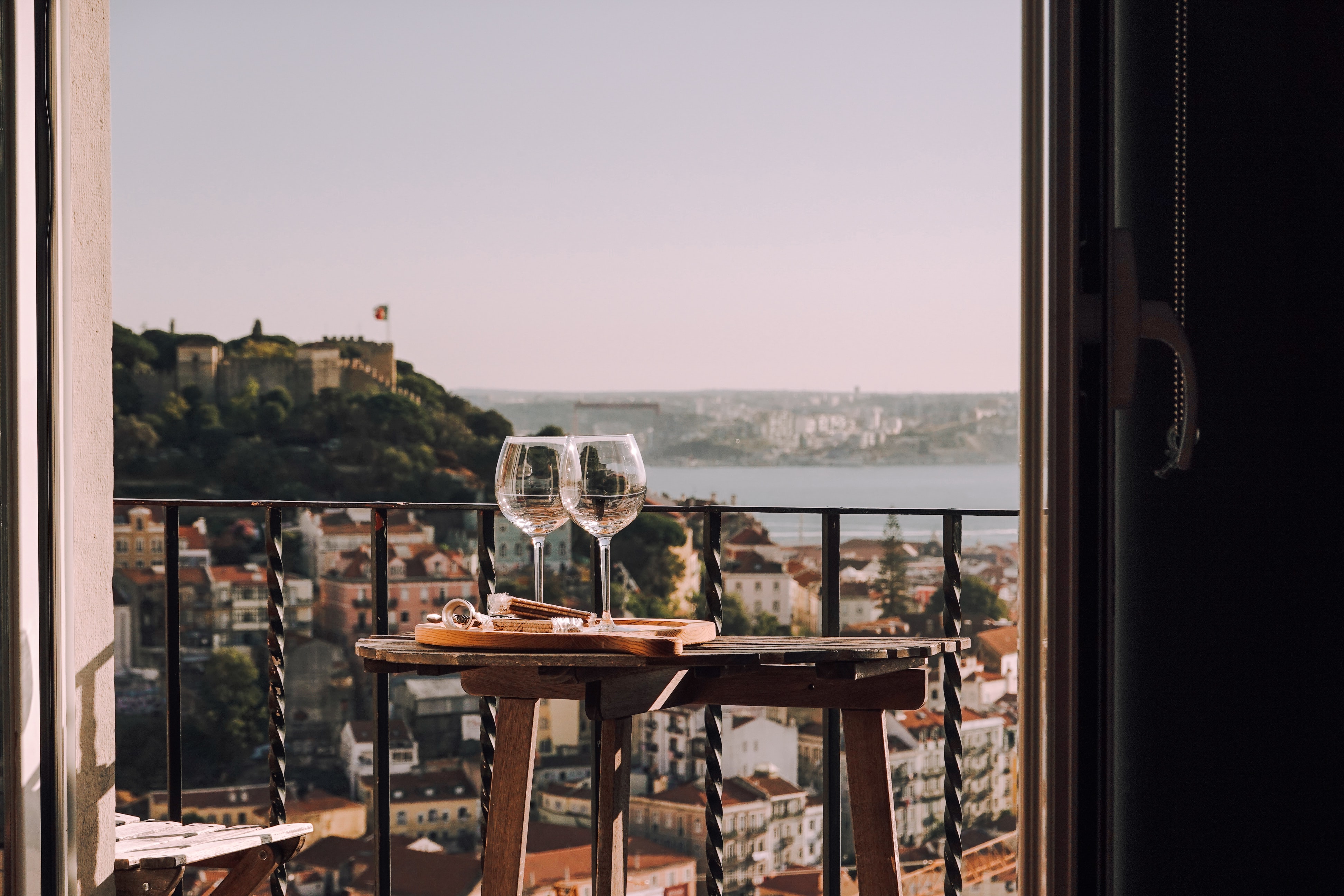 Mer, montagne ou lac ? Quelle que soit votre destination, voici les vins que vous pourrez déguster pendant vos vacances Mer, montagne ou lac ? Quelle que soit votre destination, voici les vins que vous pourrez déguster pendant vos vacances
