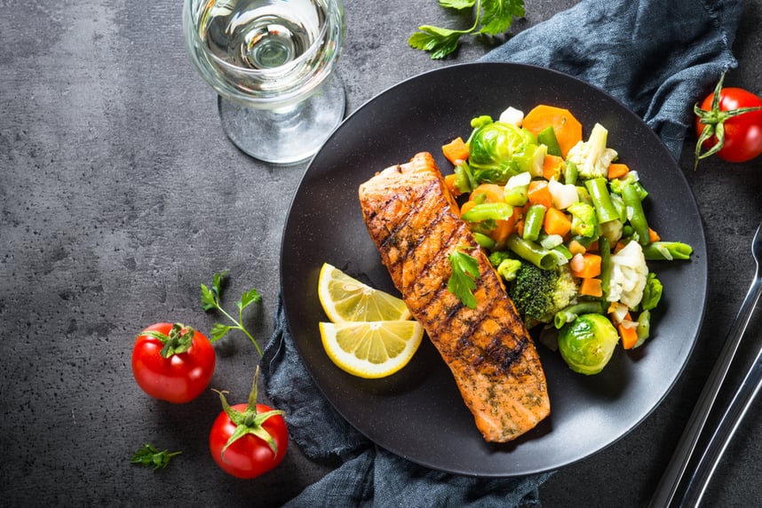 Accompagnements et vins idals pour un barbecue de poisson.
